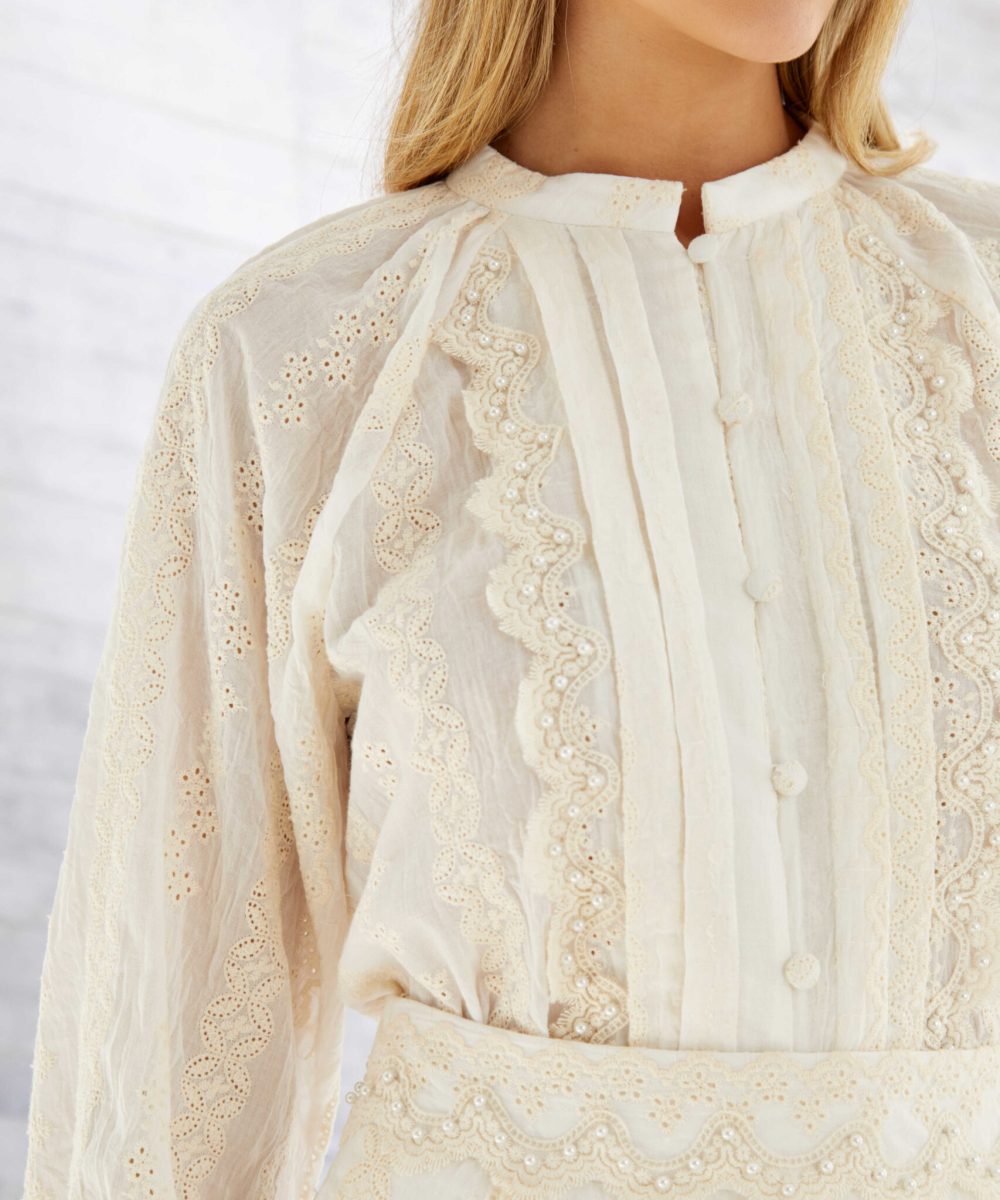 Alternative view of CAMISA LULI - IORANE