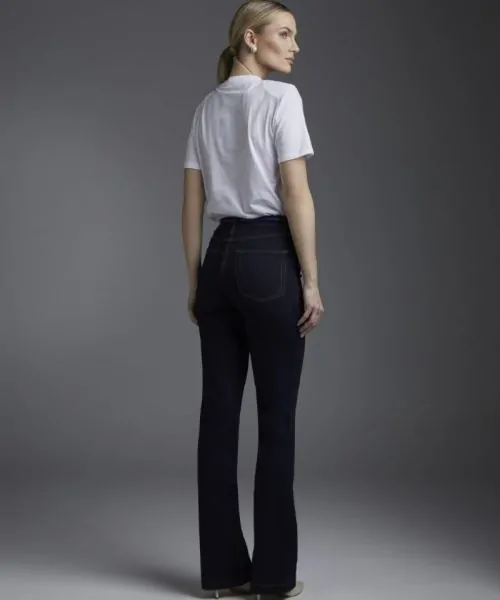 Alternative view of Calca Isis Preto - Iorane