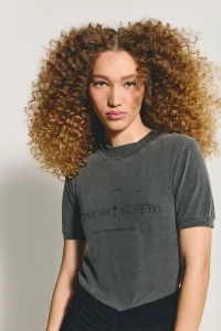 T-shirt Jardim Secreto Cinza Chumbo - ByNV