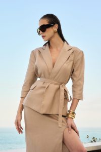 Conjunto Alfaiataria de Linho Blazer e Saia Midi - Anne Fernandes