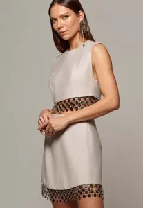 Conjunto Cropped e Saia com Bordado na Barra Off White - CAOS